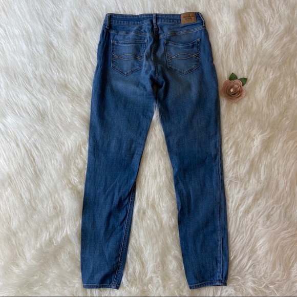 Abercrombie & Fitch Size 4R Light Wash Jeans - Picture 2 of 4